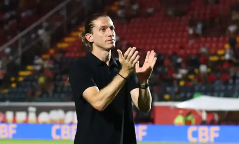 Com dedo de Filipe Luís, Flamengo mostra nova face em virada sobre o Bragantino
