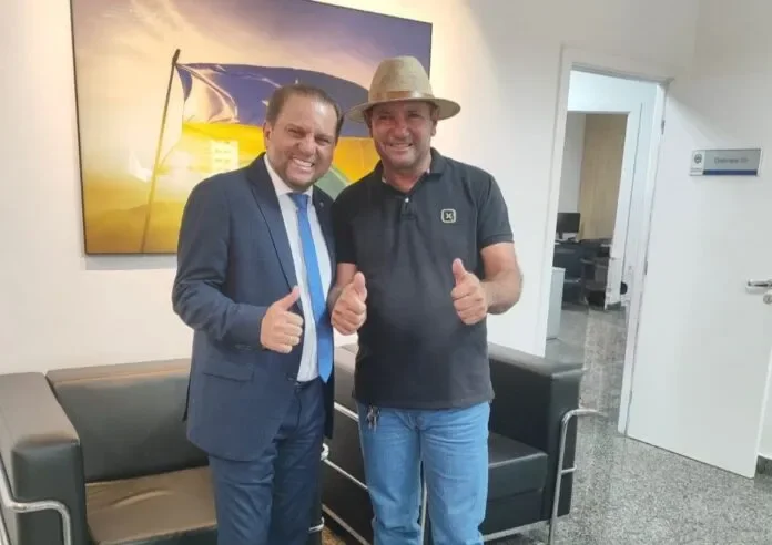 Escola de Candeias recebe melhorias com apoio de Cirone