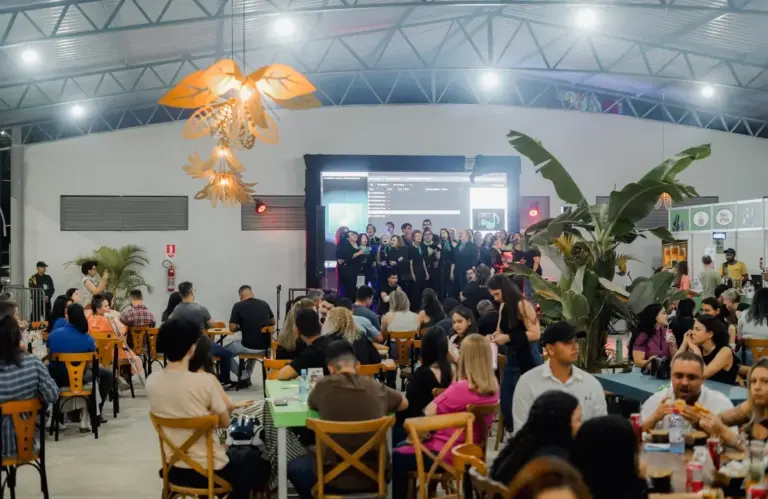 Happy hour do Sicoob Sabor anima fim de tarde da Sicoob Agroshow com música de artistas locais 