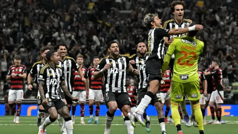 Everson brilha, Atlético-MG elimina Flamengo e vai às quartas da Copa do Brasil