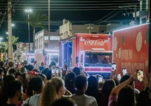 Caravana Solar Coca-Cola percorre Vilhena e reúne famílias em noite de celebração natalina