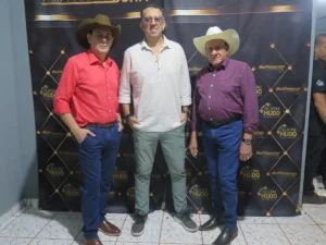 Trio Parada Dura lota arena da Expocol e emociona fãs em noite histórica em Colorado do Oeste