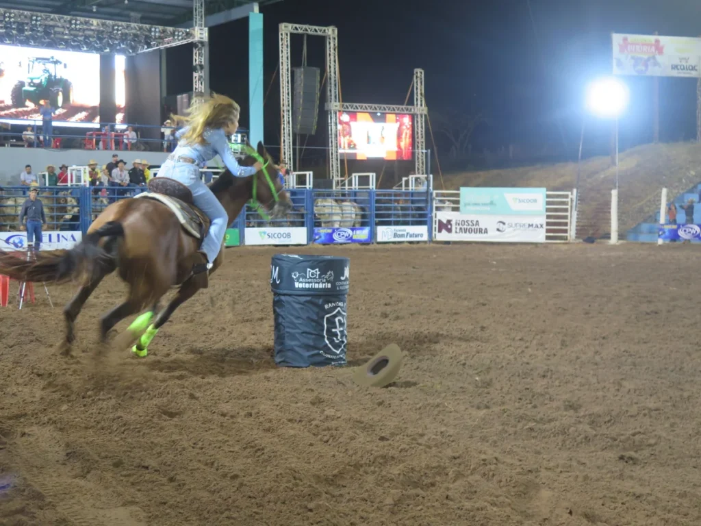 Elas deram show na arena: conheça as vencedoras da Prova dos Três Tambores da Expocol realizada ontem