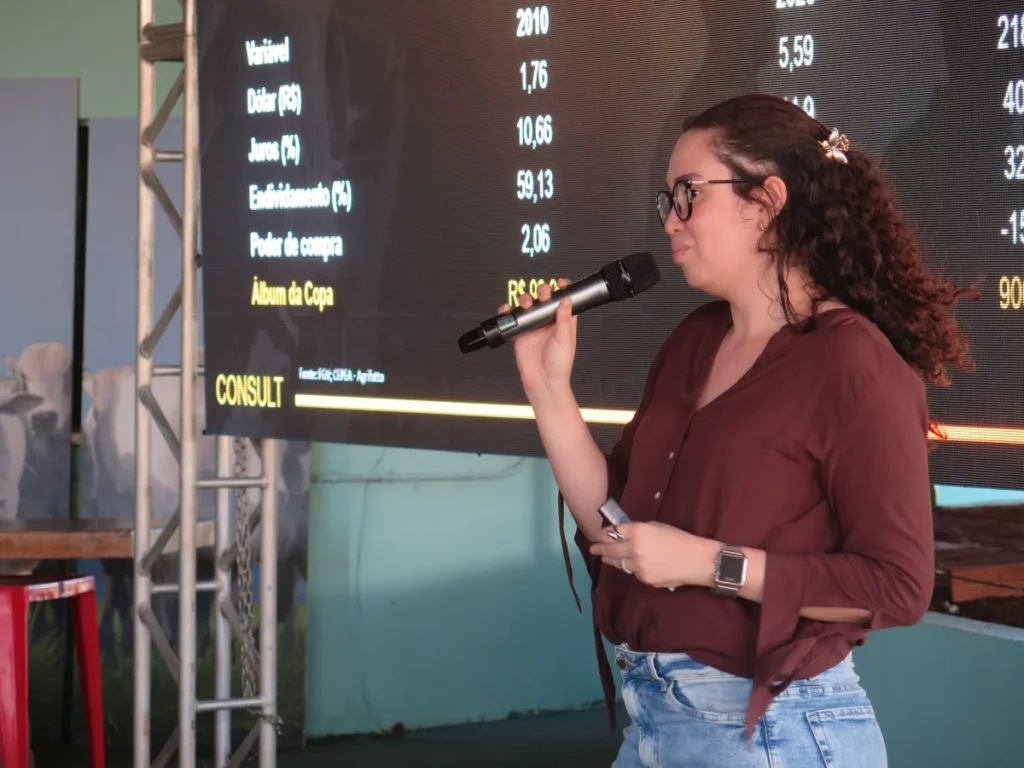 Especialista aponta retomada positiva para pecuária e leite durante palestra que reuniu grande público na 38ª Expocol