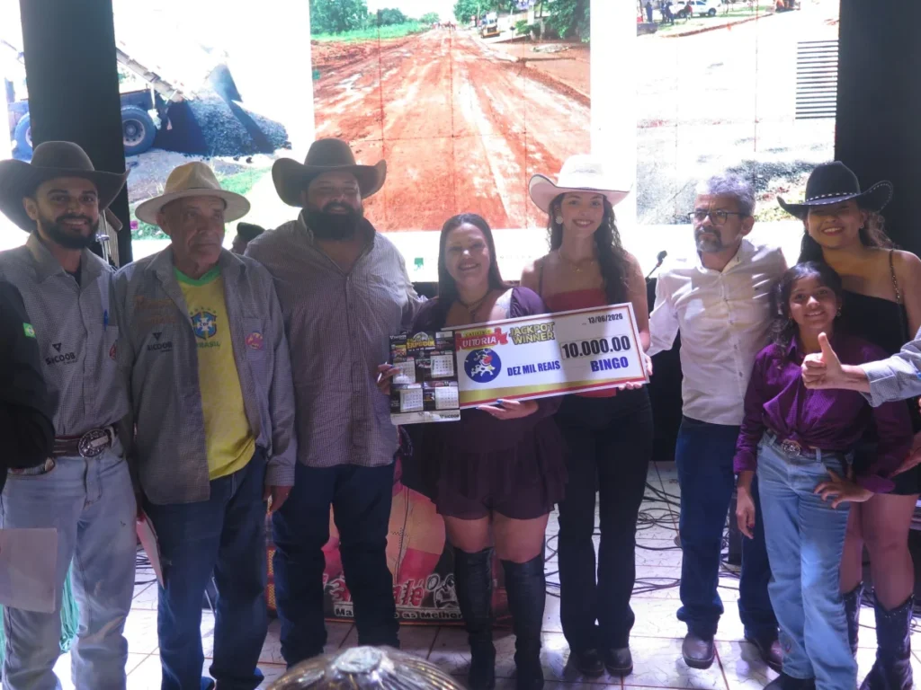 SORRISO NO ROSTO E BOLSO CHEIO: MARINETE BEZERRA FATURA R$ 10 MIL NO TRADICIONAL BINGO DA 38ª EXPOCOL