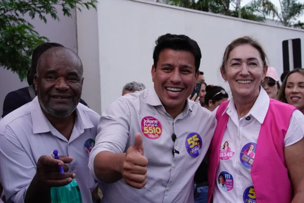 Clerida do Carmozino participa de adesivaço de Adailton Fúria em Vilhena