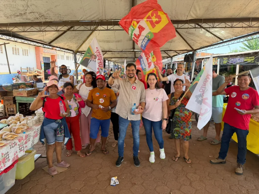 Expedito Netto visita feira popular de Guajará-Mirim e conversa com moradores