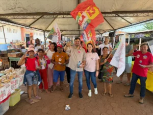 Expedito Netto visita feira popular de Guajará-Mirim e conversa com moradores