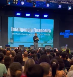 Darci Cerutti destaca palestra de Gustavo Cerbasi sobre liberdade financeira em Ji-Paraná